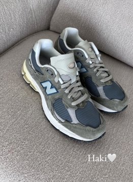 New Balance 2002R Sneakers